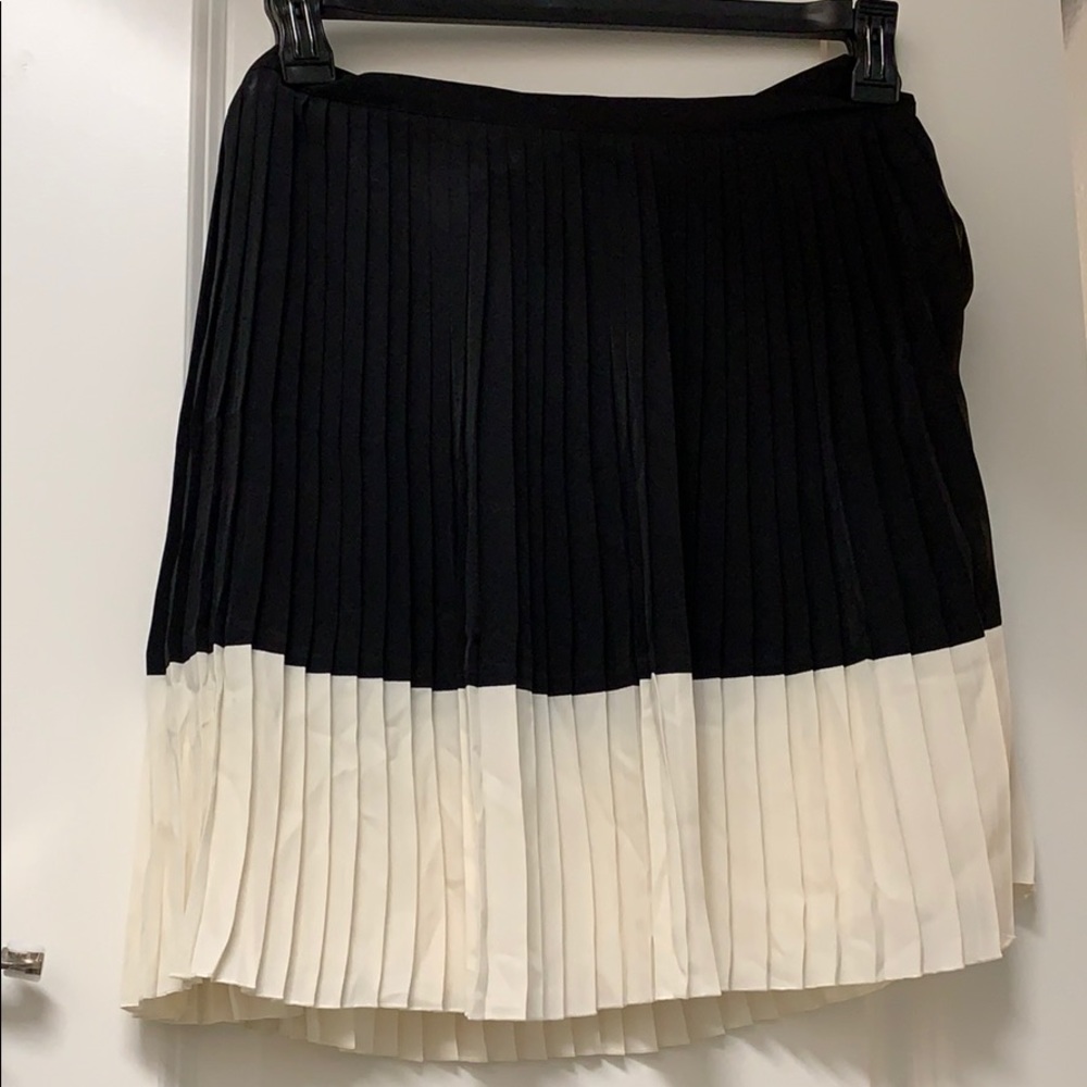 VINCE CAMUTO COLOR BLOCK PLEATED SKIRT